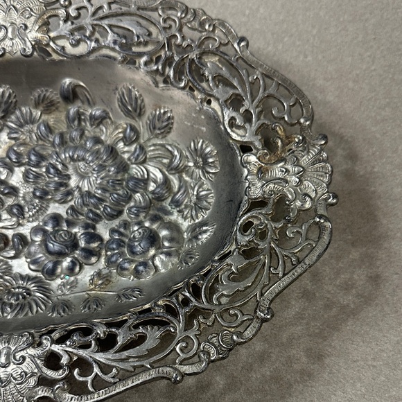Ornate Silver vintage Repousse Floral Oval Tray - Picture 8 of 10
